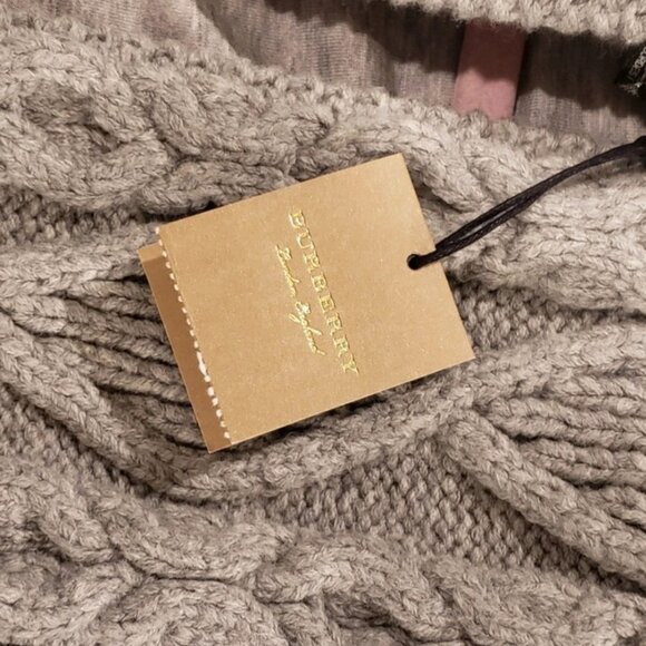 Burberry Knitted Cape - Picture 7 of 8